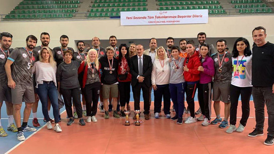 Türkiye Öğretmenler Kupası Futsal Bayanlar Turnuvası Tamamlandı.