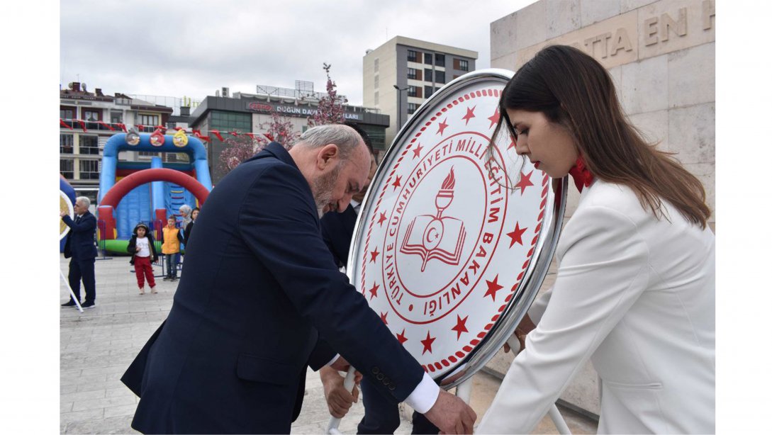 23 Nisan Ulusal Egemenlik ve Çocuk Bayramı, İlçe Milli Eğitim Müdürümüz Sayın Mustafa YILMAZ ve Kurum Amirlerinin Katılımıyla Bağcılar Meydanında Atatürk Anıtına Çelenk Sunumuyla Başladı.
