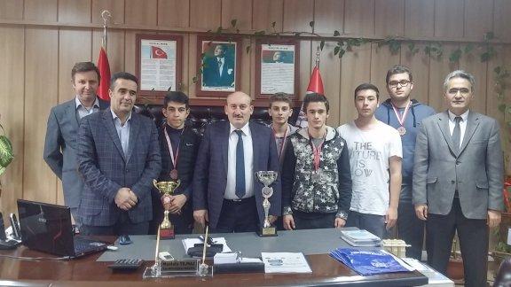 Bağcılar Mesleki ve Teknik Anadolu Lisesi Güreş takımı 2017-2018 İstanbul 2.si olmuştur.