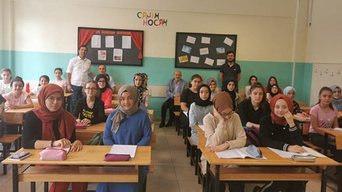 İlçe Milli Eğitim Müdürümüz Sayın Mustafa YILMAZ İlçemiz Okullarında Yaz Döneminde Açılan Destekleme ve Yetiştirme Kursları'nı Ziyaret Ettiler