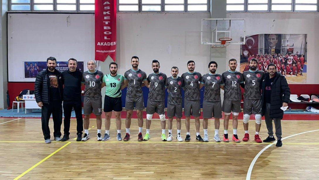 İstanbul İl Milli Eğitim Müdürlüğünün Düzenlemiş Olduğu Öğretmenler Arası Voleybol Turnuvası İstanbul Şampiyonasında Voleybol Takımımız Bir Üst Tura Çıktı.