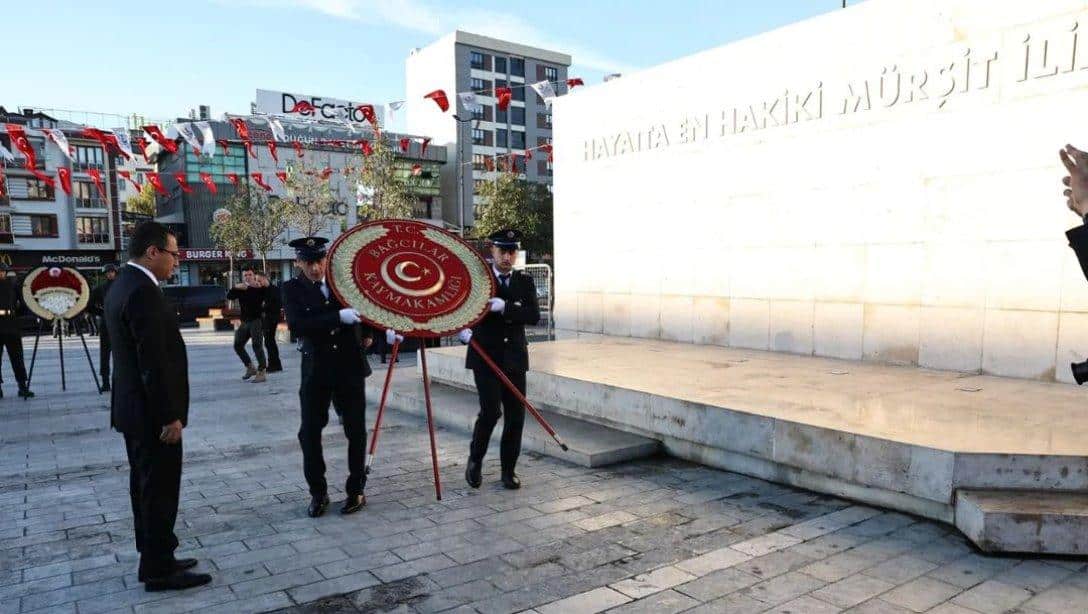Cumhuriyetimizin Kurucusu Gazi Mustafa Kemal Atatürk, Sonsuzluğa Uğurlanışının 85. Yıl Dönümünde Bağcılar Meydan Atatürk Anıtı Önünde Kaymakamımız Sayın Abdullah UÇGUN, Belediye Başkanımız Sayın Abdullah ÖZDEMİR, İlçe Milli Eğitim Müdürümüz Sayın Mustafa 