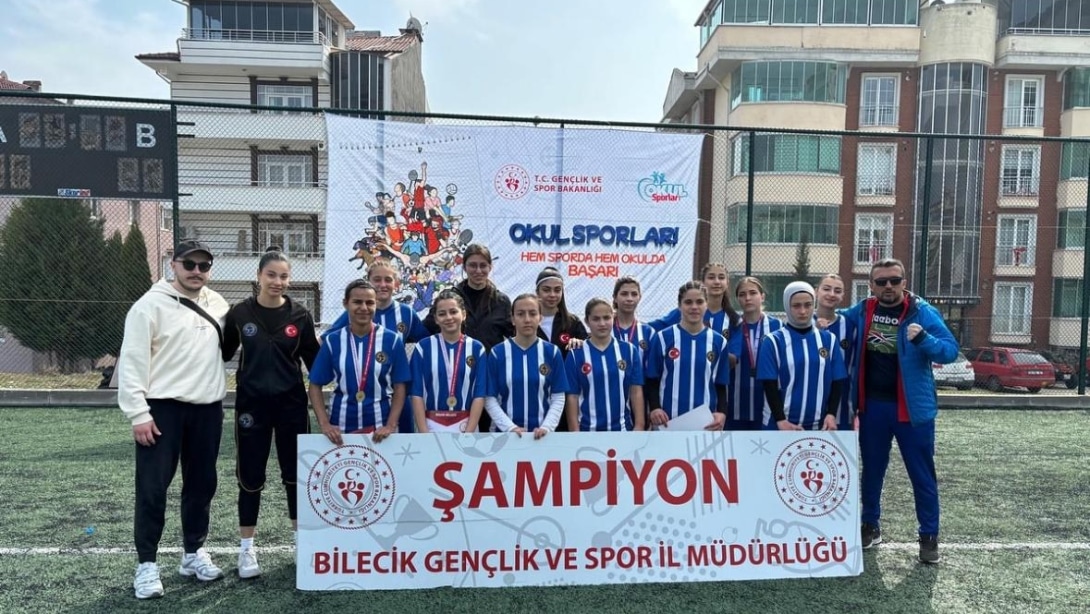 BAĞCILAR ŞEYH EDEBALİ ANADOLU LİSESİ OKUL SPORLARI KAPSAMINDA KIZ FUTBOLU TURNUVASINDA TÜRKİYE YARI FİNALİNE KALARAK BÜYÜK BİR BAŞARI ELDE ETTİ